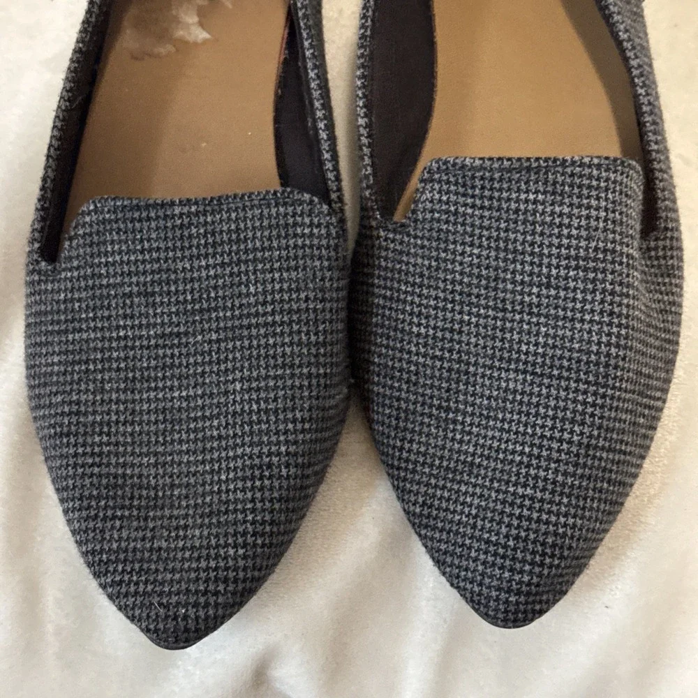Seychelles pointed toe flats  Black &gray Sz 9